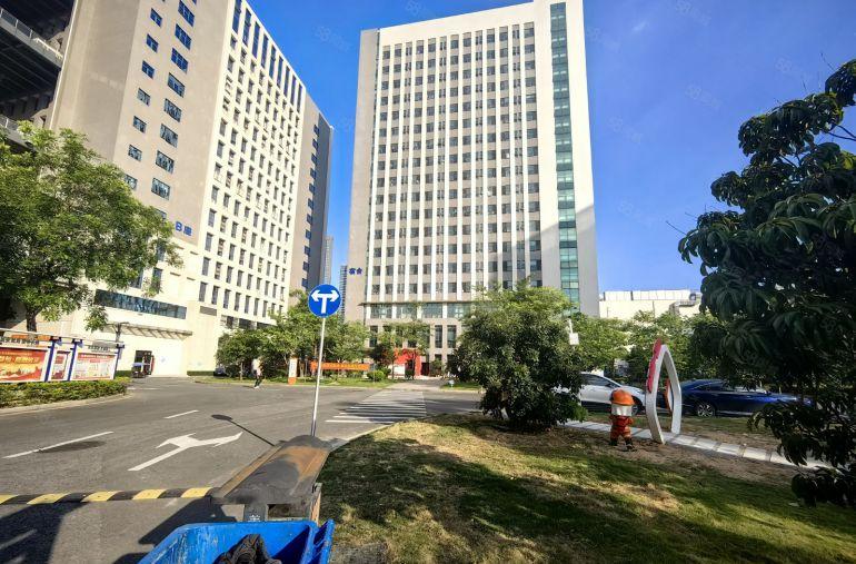 坪山大型科技园楼上200平300平500平方精装修厂房出租