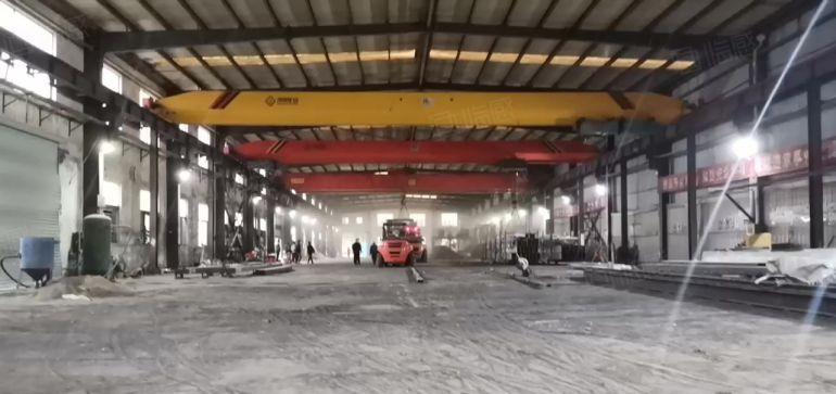 深圳市坪山区3200平米独院带5台行车厂房出租，行车有32吨