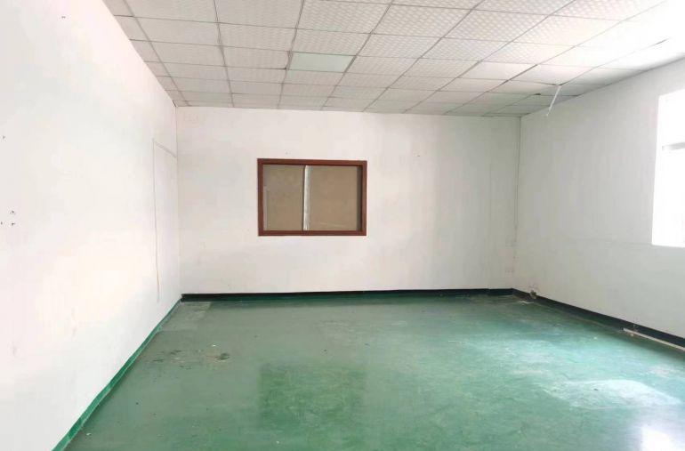 深圳市宝安区航城，洲石路旁黄麻布村第二工业园区