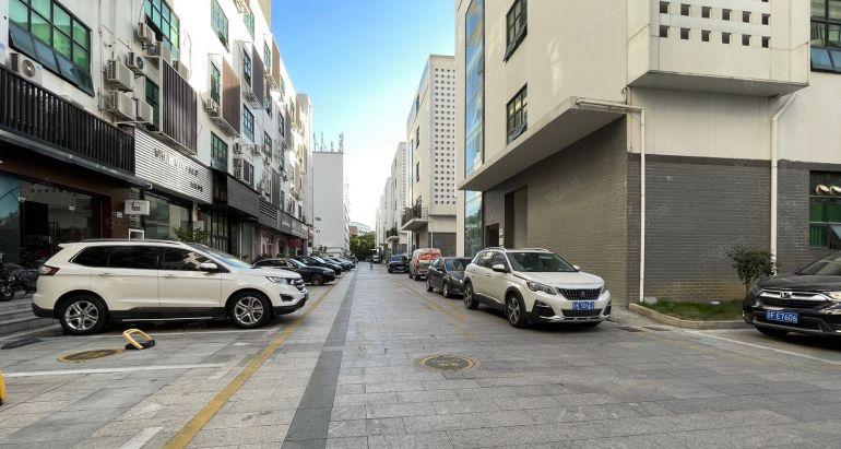 西丽大学城地铁口一楼厂房出租 不限行业 办公室1200平精装