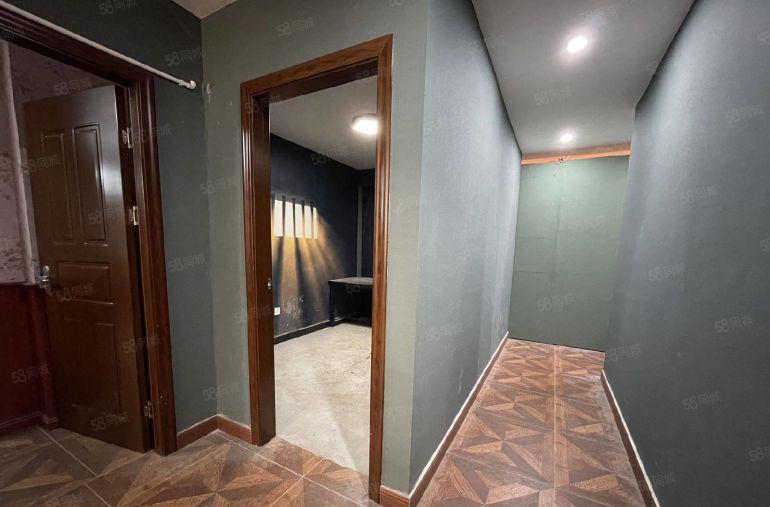 南山地铁口物业125平电梯口剧本杀装修41格局即租即用