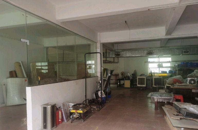 本人楼房，占地约1000㎡，三层。可做厂，尤其适合办公，教育