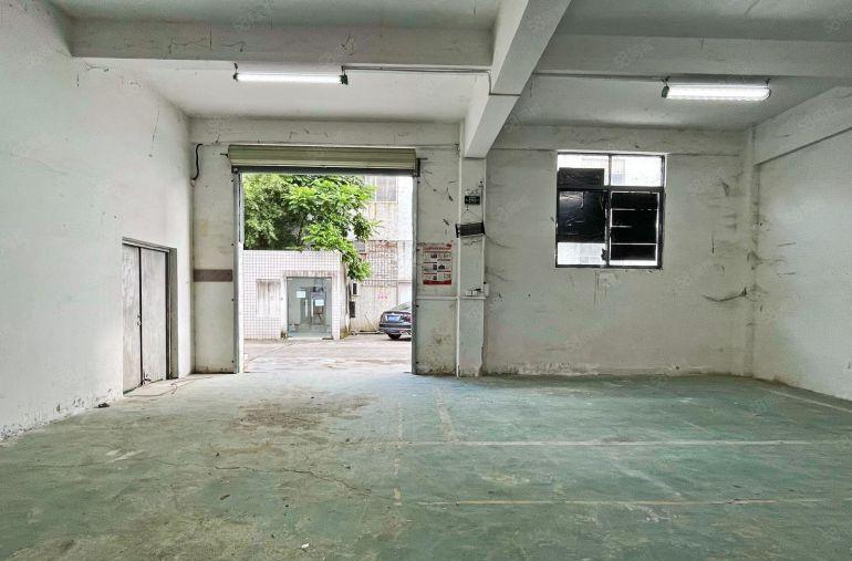 南山西丽一楼厂房230平，停车相当方便，门口可挂招牌