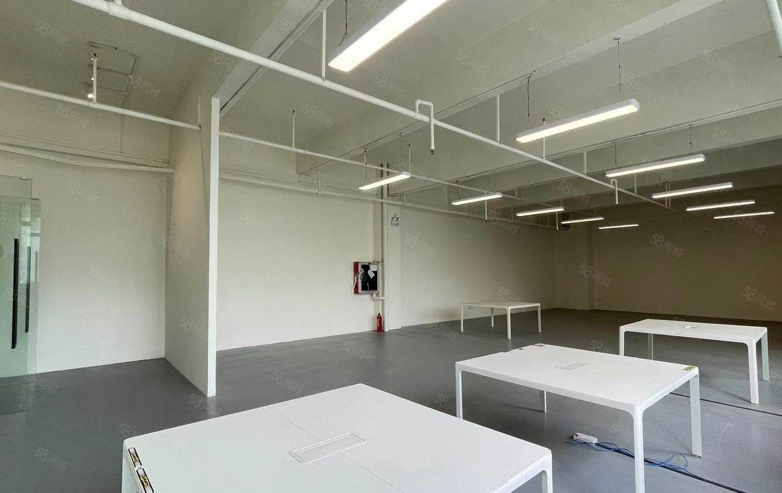 西丽镇地铁口300米，320平方，现成装修,价格实在