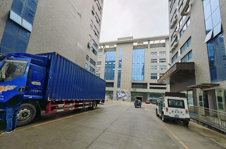 南山地铁口高新产业园600平办公研发厂房带家私交通方便空地大