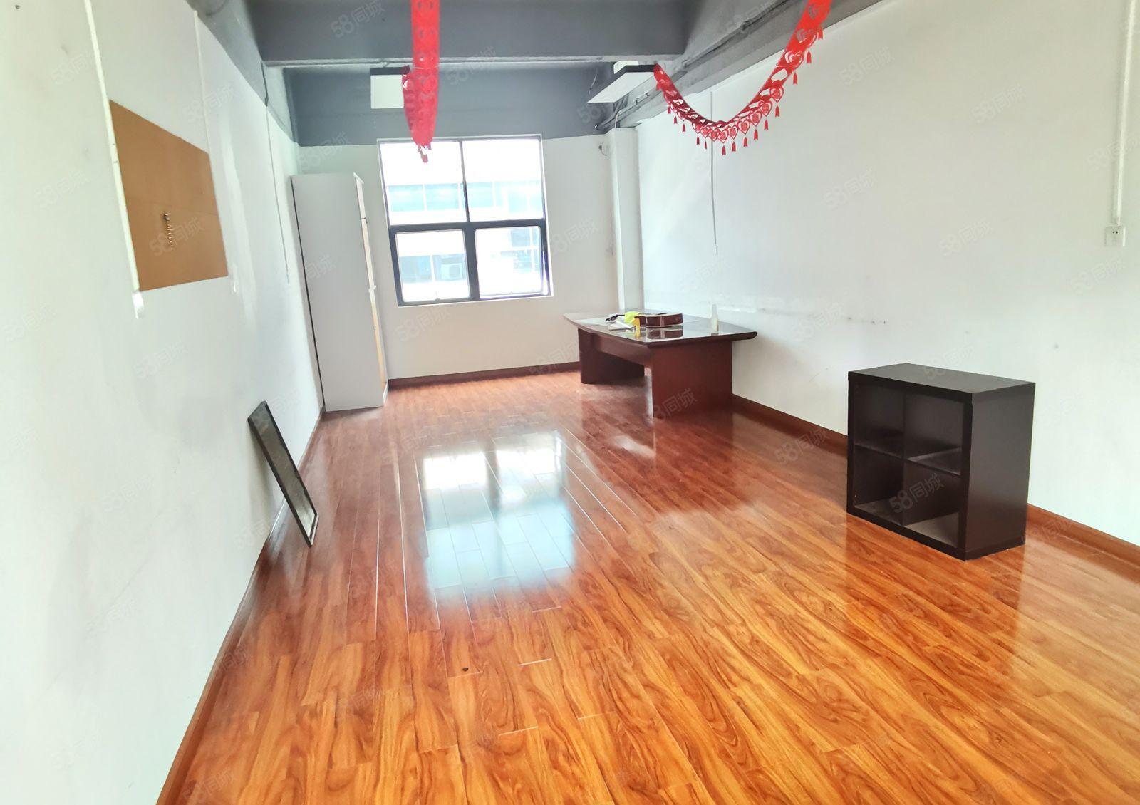 西丽大学城独院厂改写字楼，每层750平，独立洗卫。有带装！