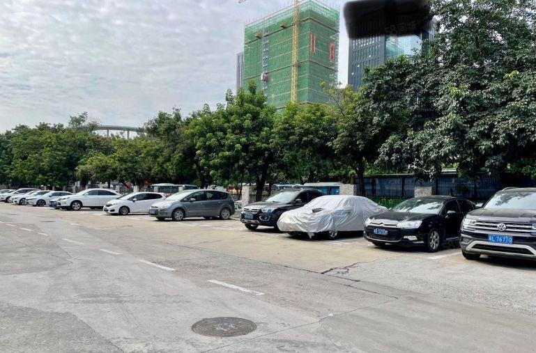 层高5米 南山科技园一楼商业直租 面积768平使用率70