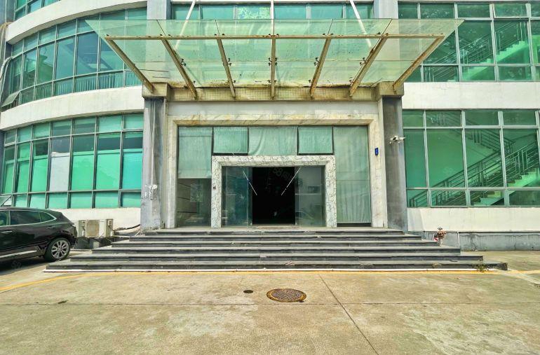 南头新出一楼1200平方  层高6米 门头大气 有红本