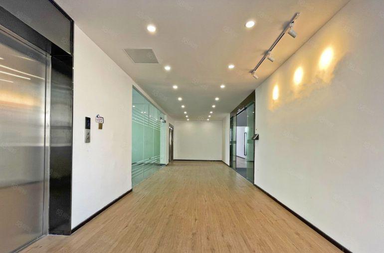 西丽地铁口  整层1550平 特价40元精装 带家私