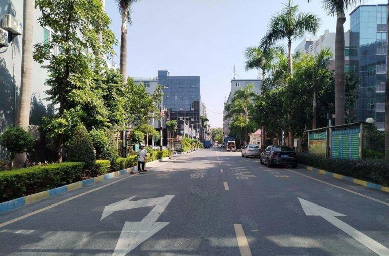 西丽龙井地铁口一手房东工业园新出楼上500平带装修办公室出租