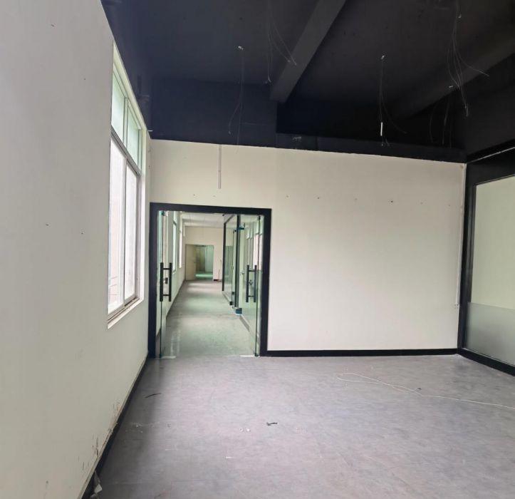 深圳横岗精装修带电梯厂房低价出租