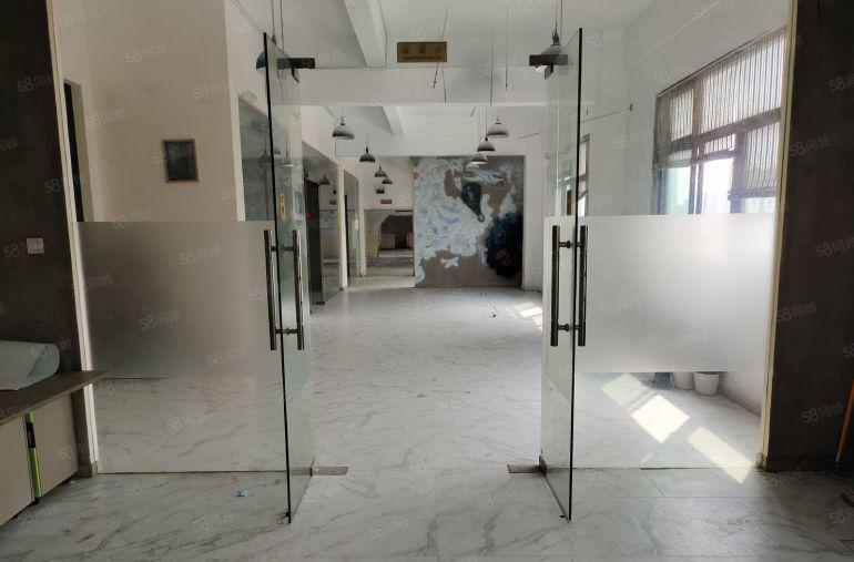 平湖辅城坳新出4楼550平方厂房仓库出租