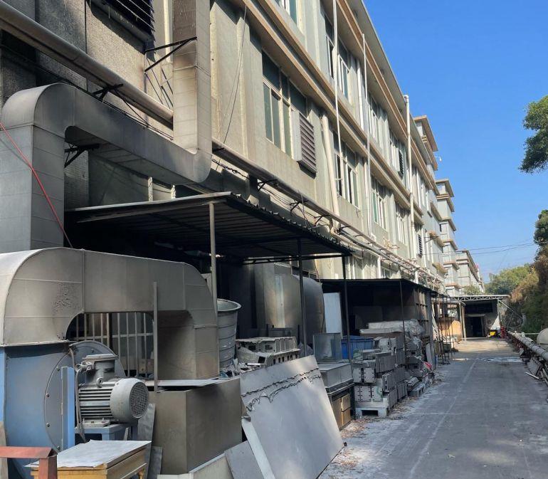 小独院厂房三层4100平，宿舍2000平带电梯