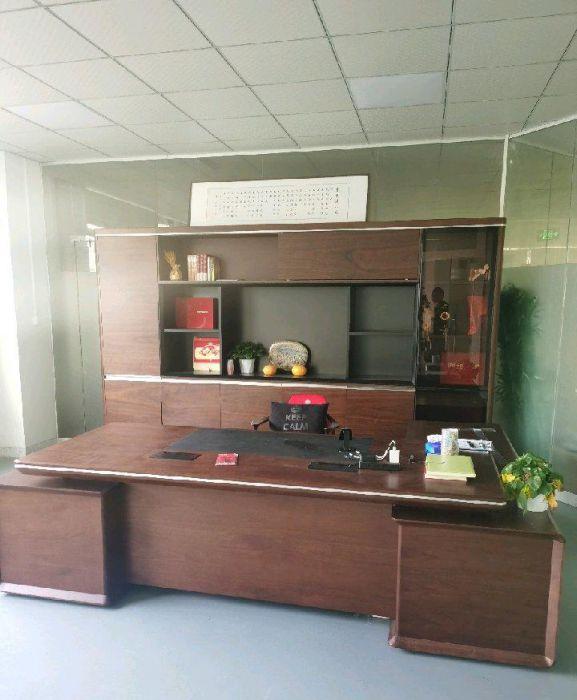 分租， 办公装修好的。地铁14号线500米