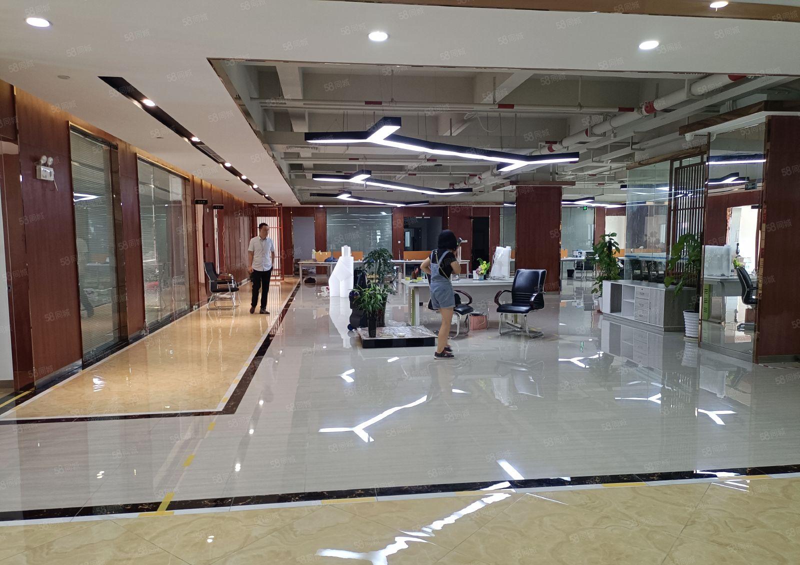 龙华大浪红本厂房3000平出租，带豪华装修大小分租，超大空地