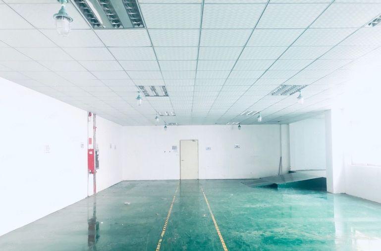 地铁口整层厂房1850平 仅租6.5万 配套双电梯 不限行业