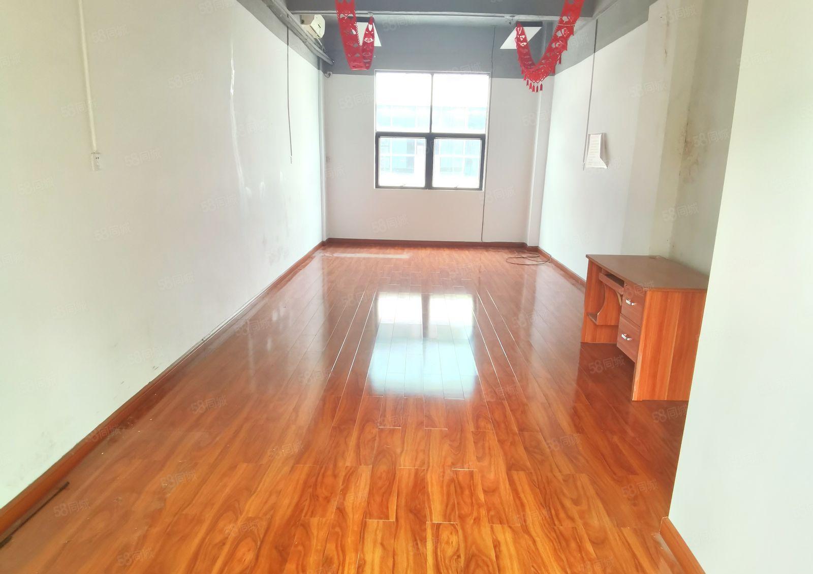 西丽大学城独院厂改写字楼，每层750平，独立洗卫。有带装！