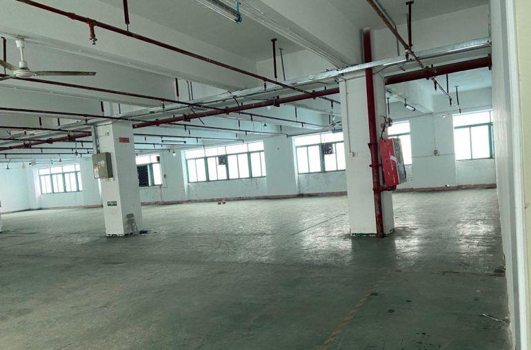 700平厂房出租，交通便利，带卸货平台