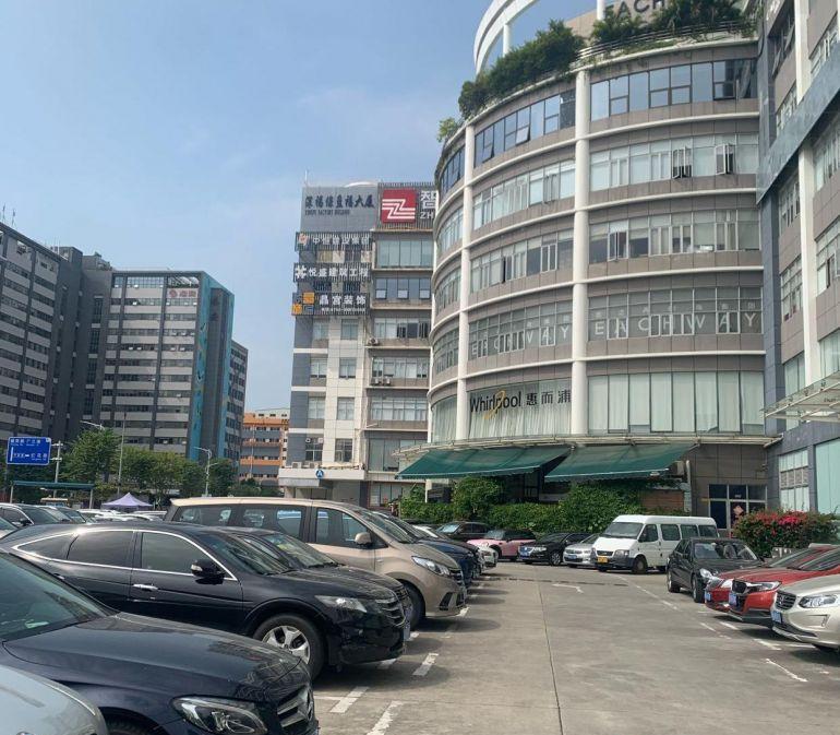 交通便利，企业总部。单独进出大门，设计公司位置。