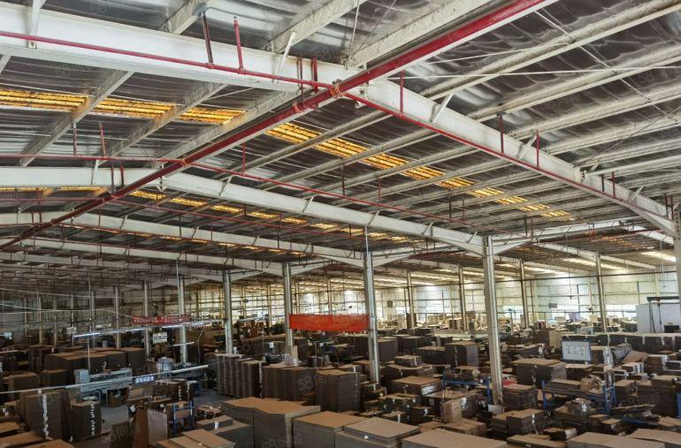 石岩塘头路口松白路旁单一层钢结构厂房高8米8000平厂房出租