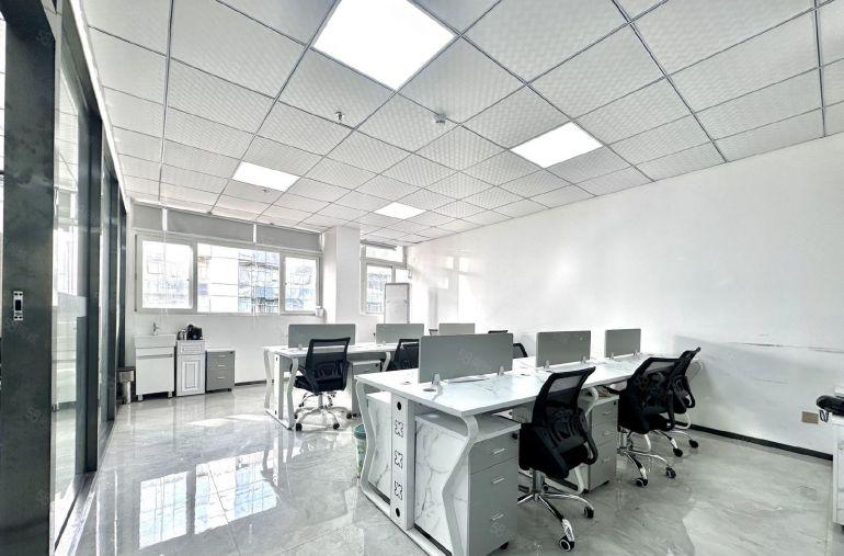 南山双地铁口 南油第四工业区168平带家私  拎包即可办公