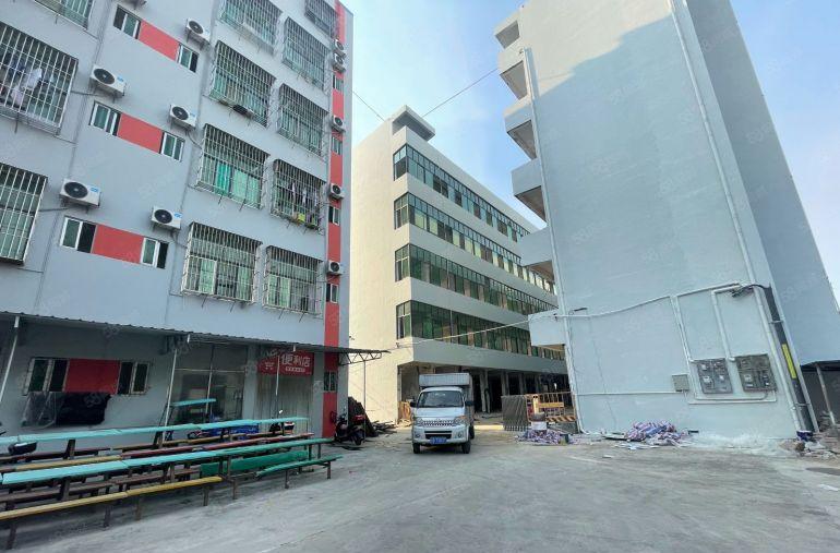 盐田厂区宿舍楼50套出租。