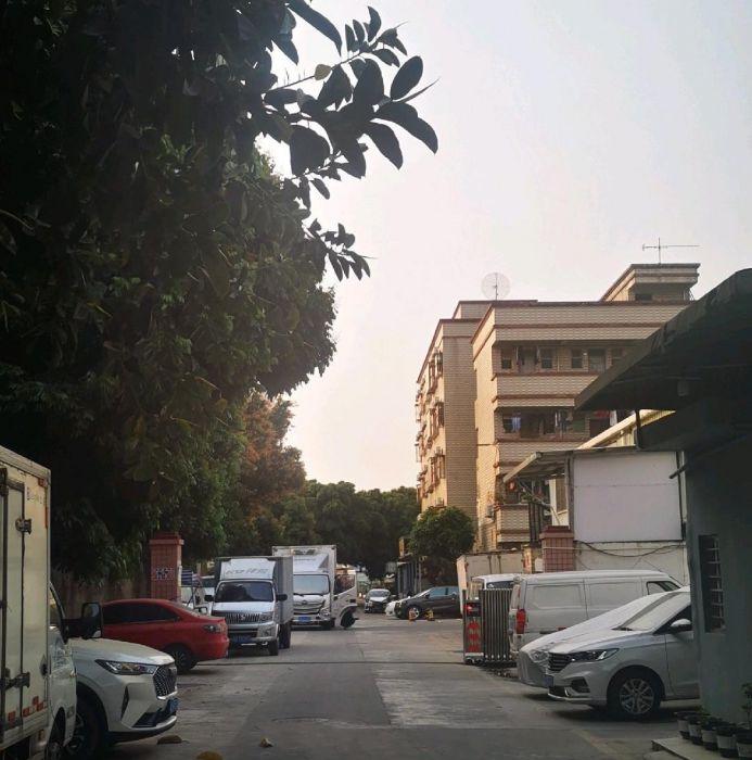 交通便利，方正实用，高速路口！