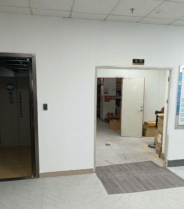 10号地铁口布吉秀峰工业城1000平米厂房办公室分租