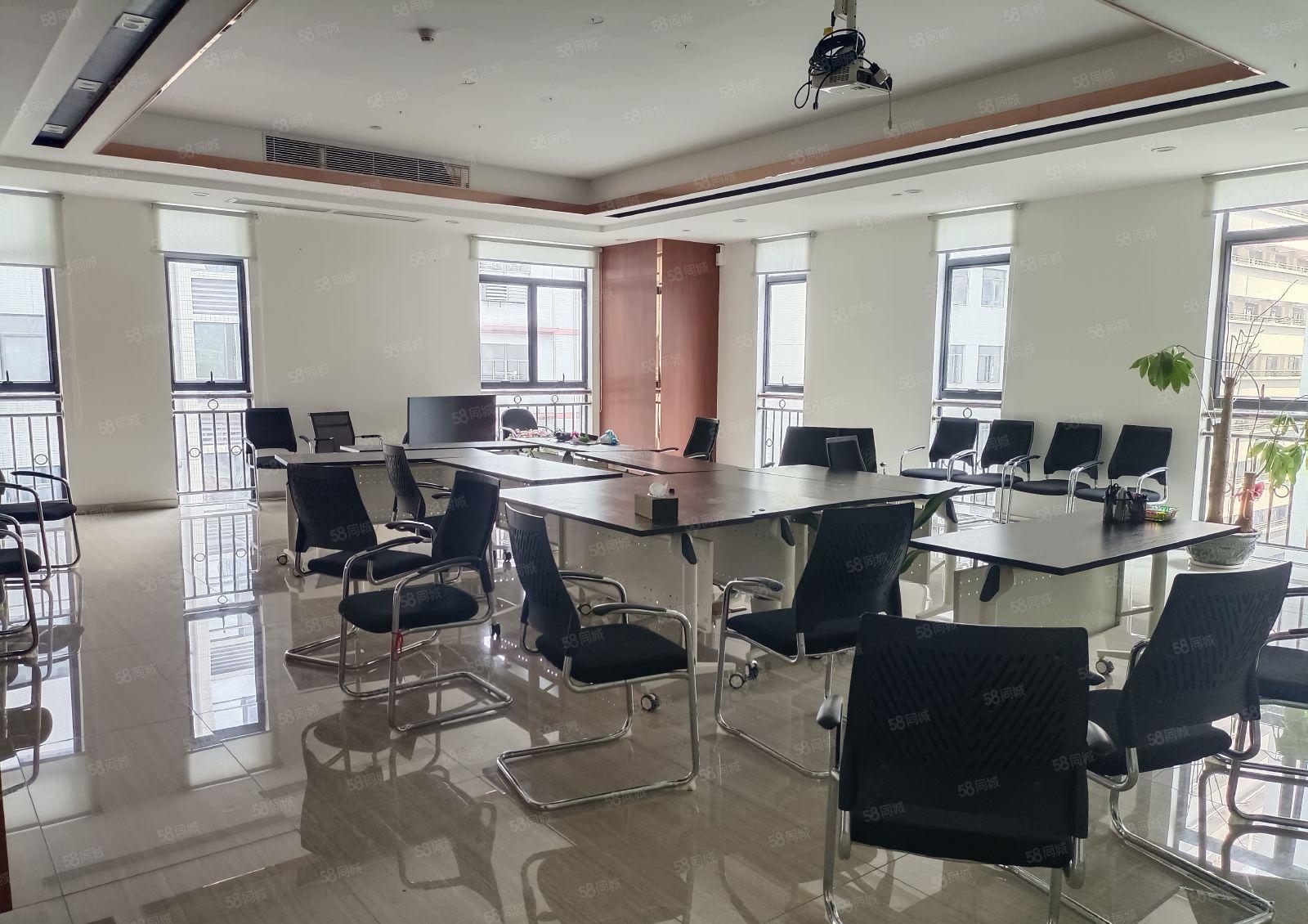 龙华大浪红本厂房3000平出租，带豪华装修大小分租，超大空地