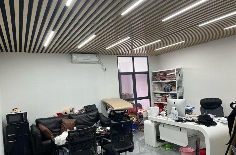 布吉南岭1983小镇新出厂房新装修660平办公仓储