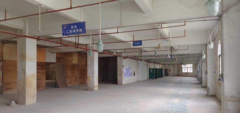 【急】深圳周边东莞市凤岗镇大型厂房出租，房东直租，租金便宜