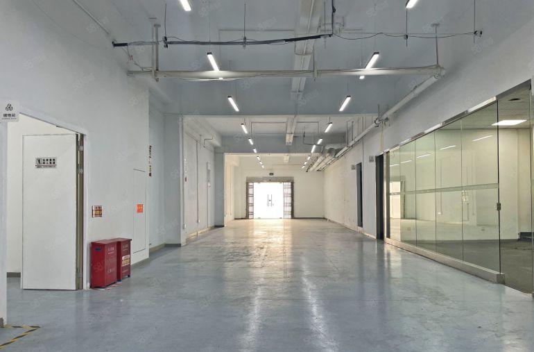 南山产业园一楼605平方 双门头 展厅 研发 科技