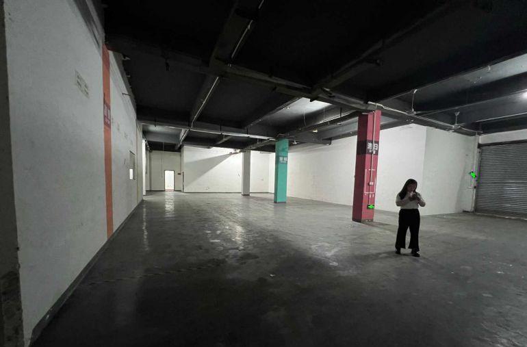 西乡宝田三路12号线平峦山地铁口200米一楼1860平招租