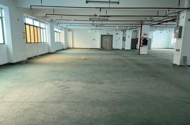 700平厂房出租，交通便利，带卸货平台