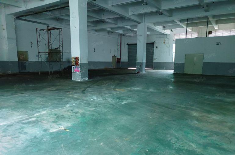 500平起租南山地铁口附近一楼2300平高度6米超大空地