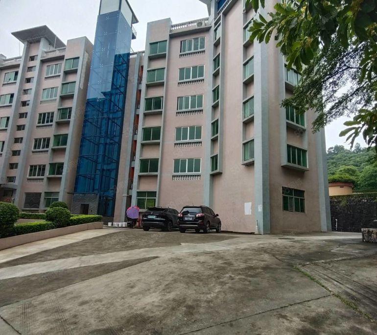 厂房仓库出租盐田沙头角厂房办公室70平起租2100平交通便利