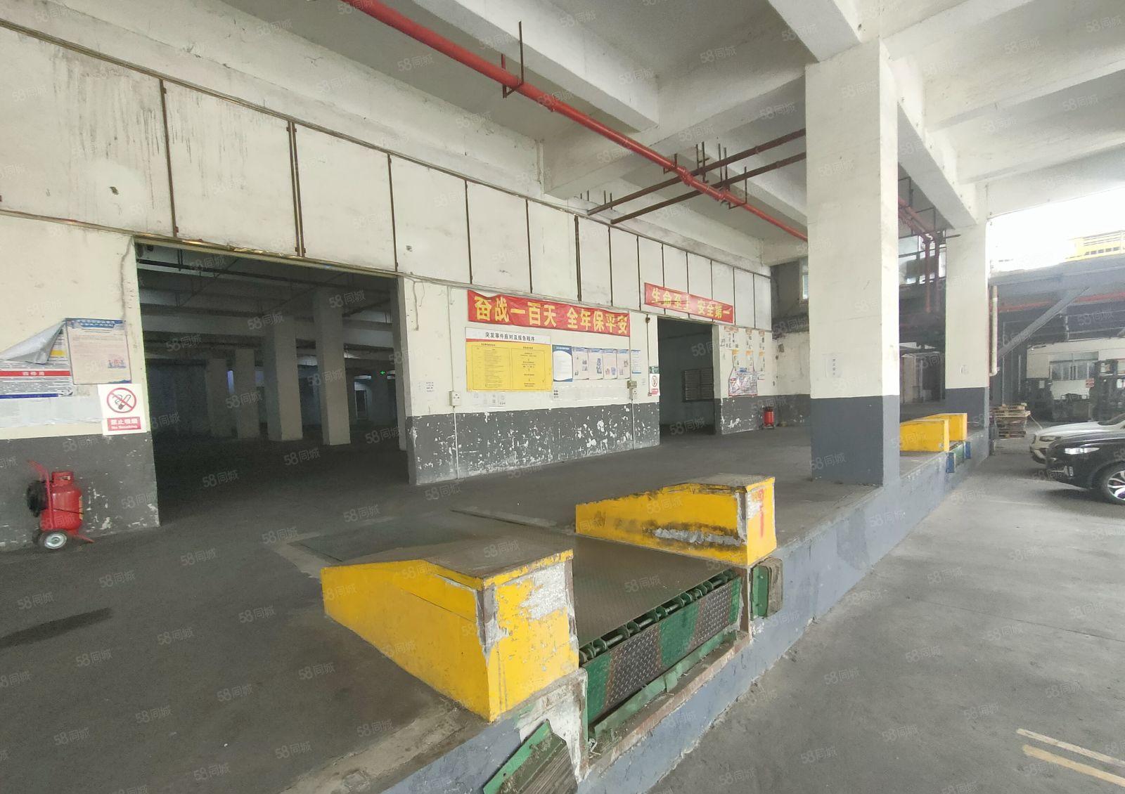 厂房出租，观澜大水坑一楼物流坑厂房出租7300平，低价出租