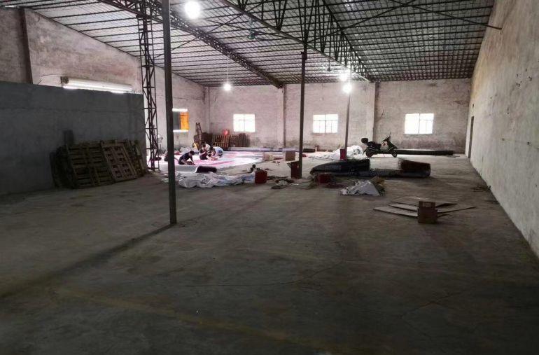 原房东直租，1500平车间+500平生活区，押三付一，随时看