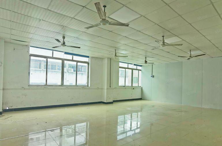 西丽366大街 独院厂房1080平 一手房东 停车非常方便