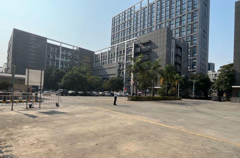 低价出租西丽地铁口红本园区精装修楼上整层1000平，实际面积