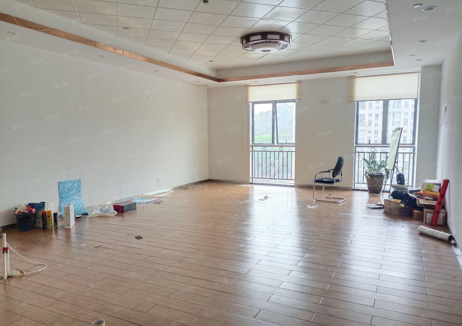 龙华大浪红本厂房3000平出租，带豪华装修大小分租，超大空地