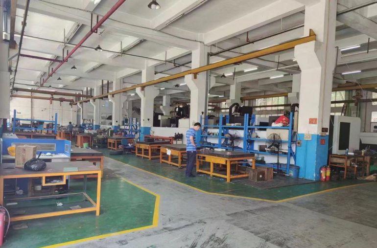 1楼厂房出租，1800厂房+400平方办公室