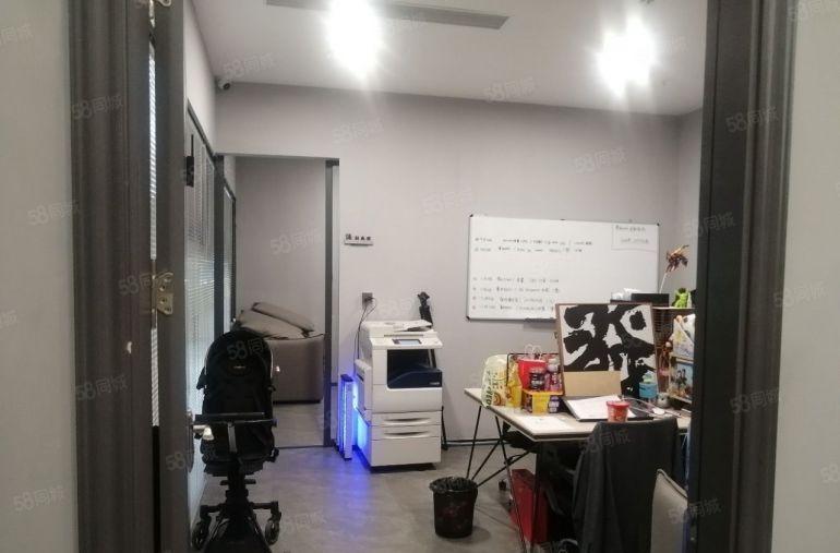 层高5米 南山科技园一楼商业直租 面积768平使用率70