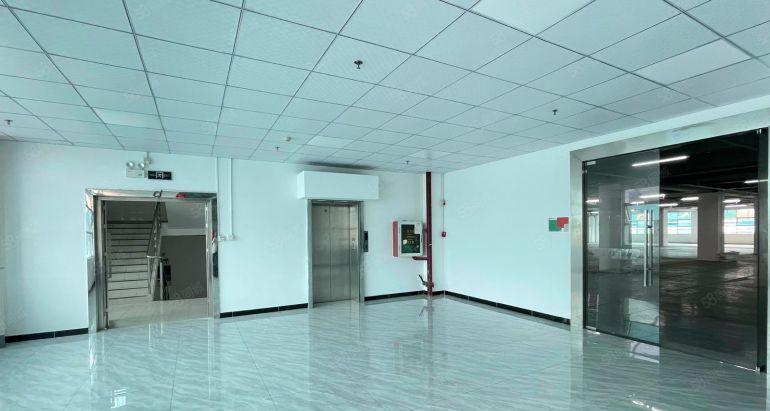 西丽2楼整层4000平可分租一半租金优惠实用率高，高性价比