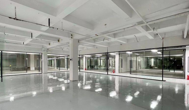 南油服装批发市场厂房出租，适合打版，直播间，电商物流仓库等