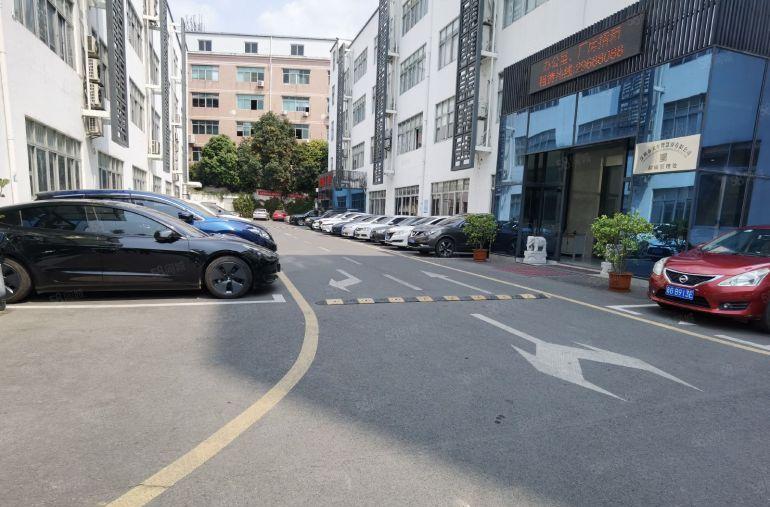 白芒关口一手房东 地铁口3楼1390平米现成装修出去