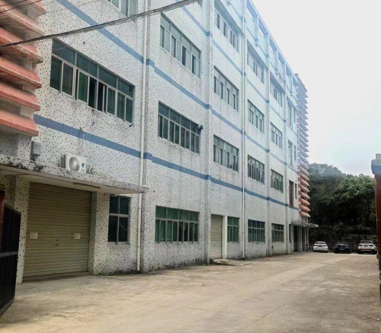 标准工业厂房，可做生产加工，仓储。价格优惠。