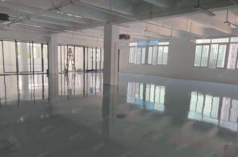 一楼1000平米 公司物业出租 地铁口 可以分组