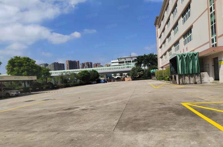 观澜梅观高速出口独院厂房出租，楼上一整层1400平米可分租