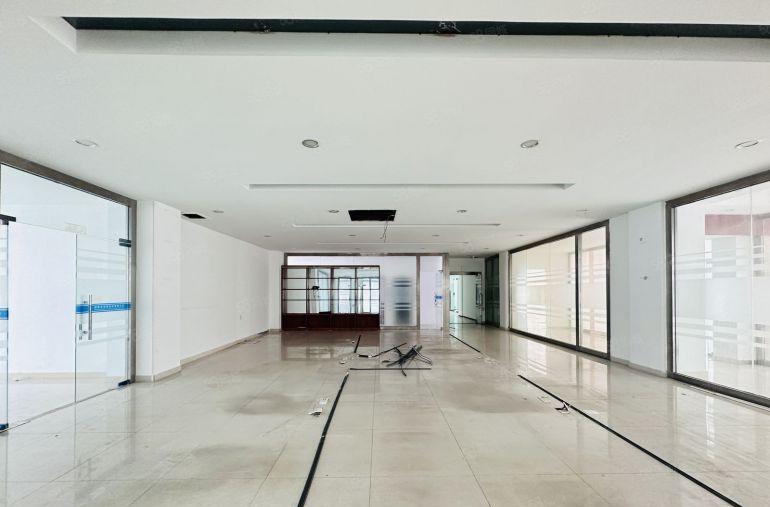 300平起西丽地铁站原房东5000平精装修厂房出租一楼仓库